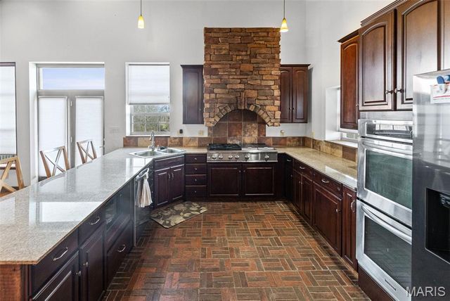 4242 Quirin Road, Smithton, IL 62285