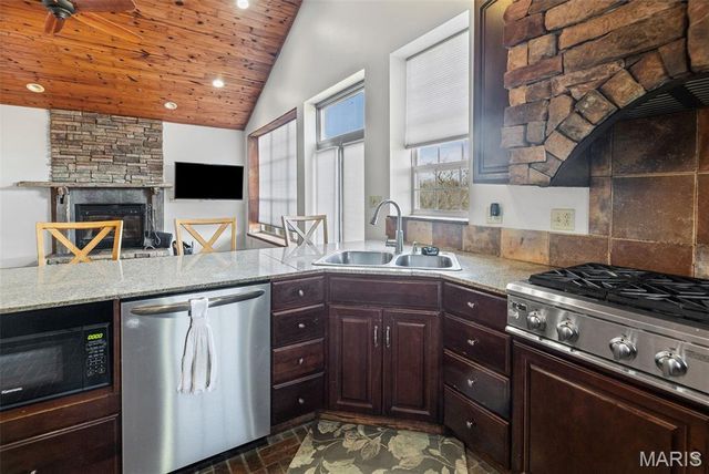 4242 Quirin Road, Smithton, IL 62285