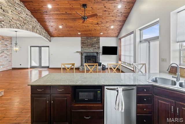 4242 Quirin Road, Smithton, IL 62285