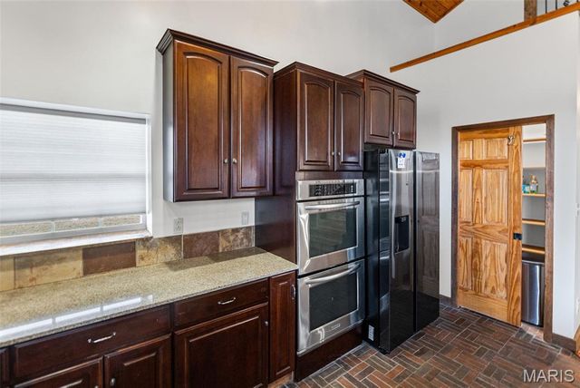 4242 Quirin Road, Smithton, IL 62285