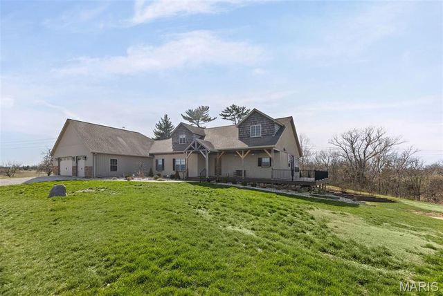 4242 Quirin Road, Smithton, IL 62285