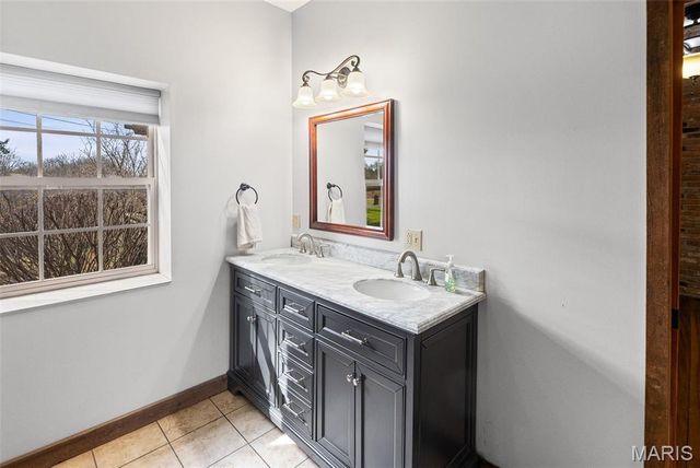 4242 Quirin Road, Smithton, IL 62285