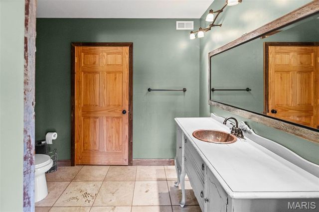 4242 Quirin Road, Smithton, IL 62285