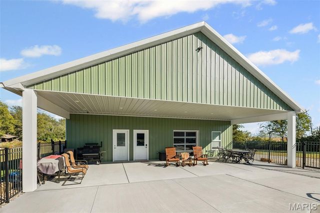 4242 Quirin Road, Smithton, IL 62285