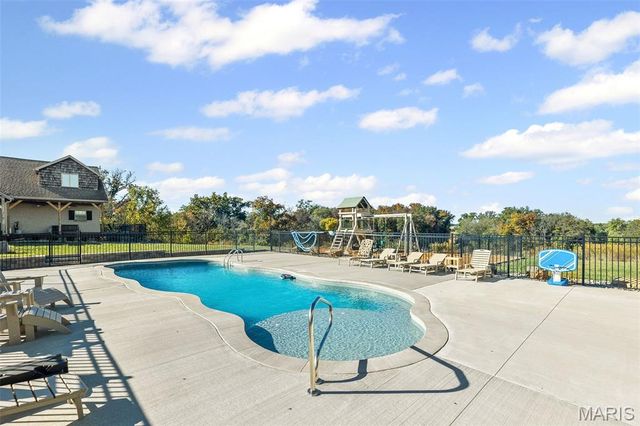 4242 Quirin Road, Smithton, IL 62285