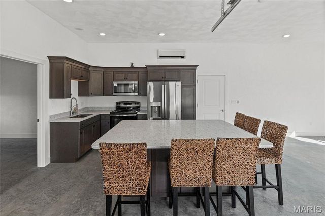 4242 Quirin Road, Smithton, IL 62285