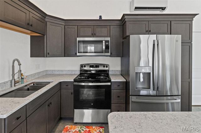 4242 Quirin Road, Smithton, IL 62285