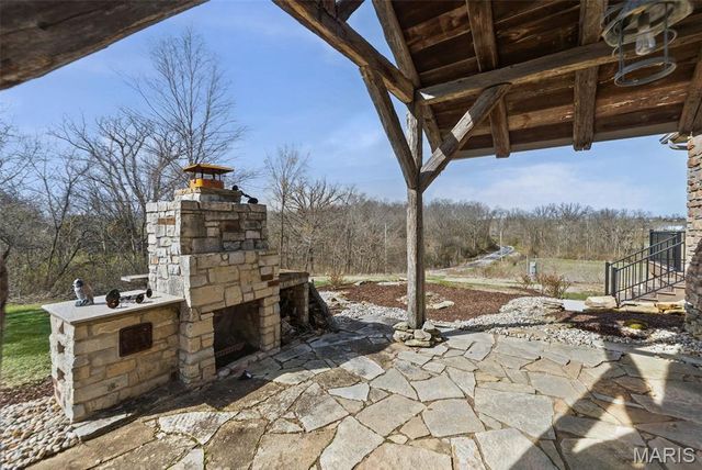 4242 Quirin Road, Smithton, IL 62285