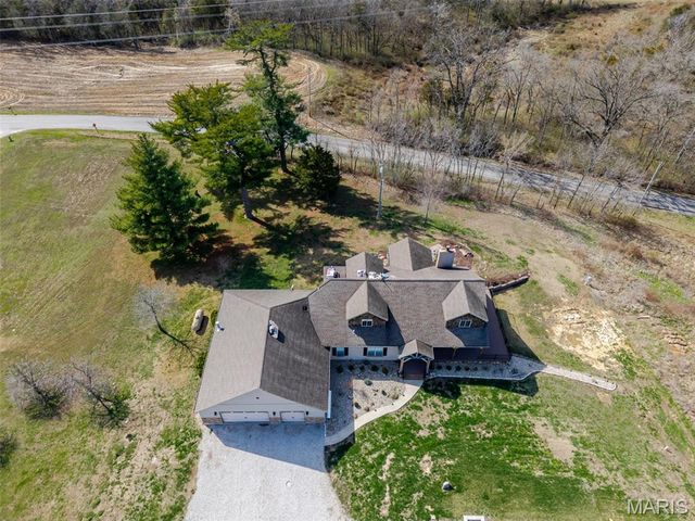 4242 Quirin Road, Smithton, IL 62285