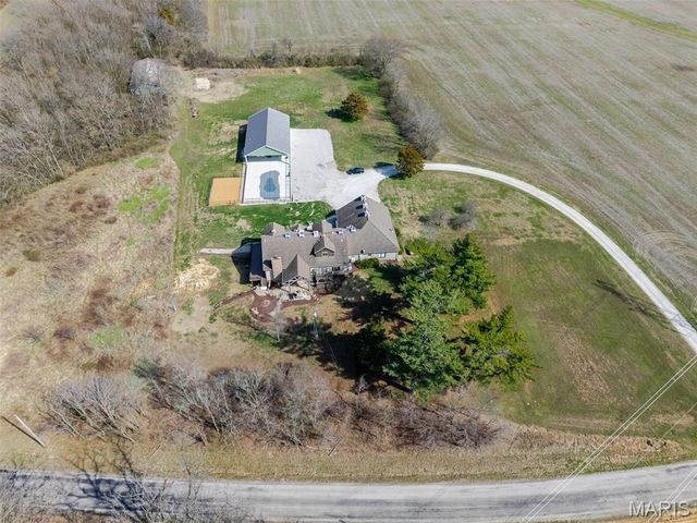 4242 Quirin Road, Smithton, IL 62285