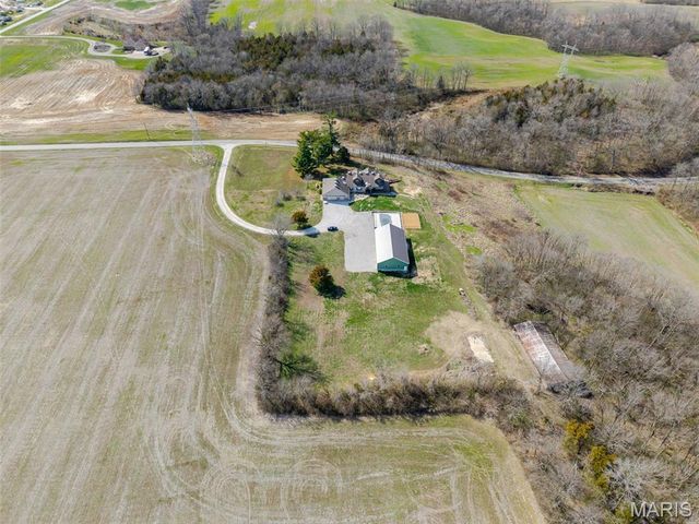 4242 Quirin Road, Smithton, IL 62285