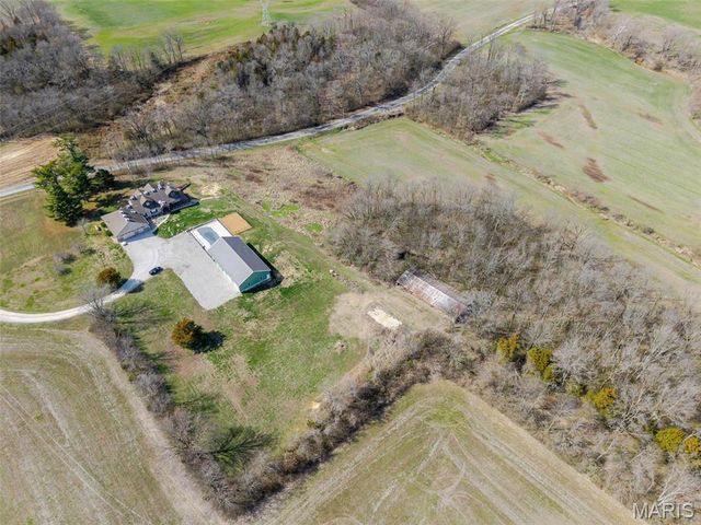 4242 Quirin Road, Smithton, IL 62285