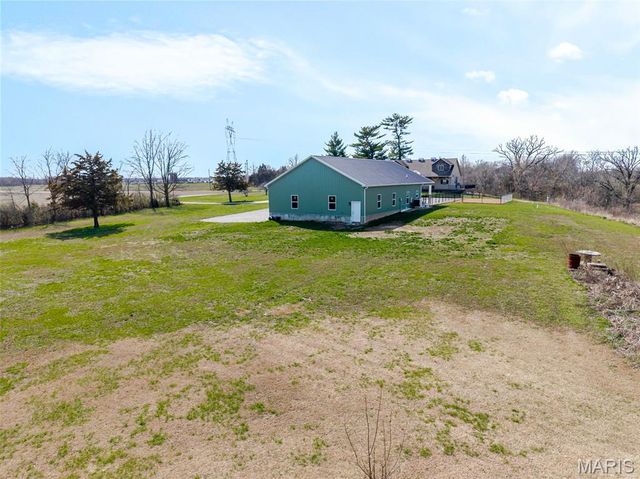 4242 Quirin Road, Smithton, IL 62285