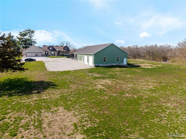 4242 Quirin Road, Smithton, IL 62285
