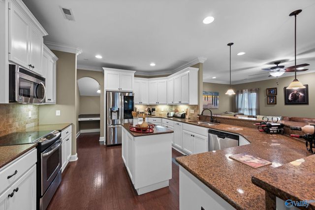 17 Walnut Cove Boulevard SW, Huntsville, AL 35824