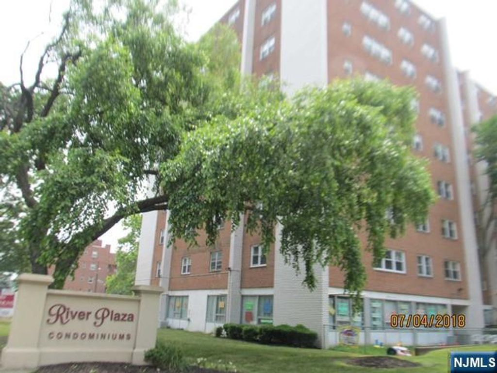 39 E 39th Street 8J, Paterson, NJ 07514