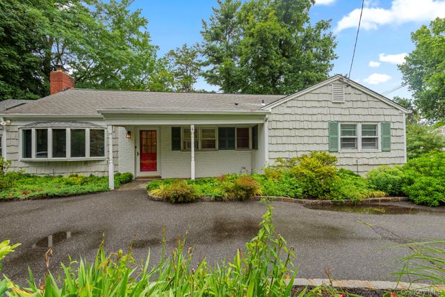 75 Cove Road, Huntington, NY 11743
