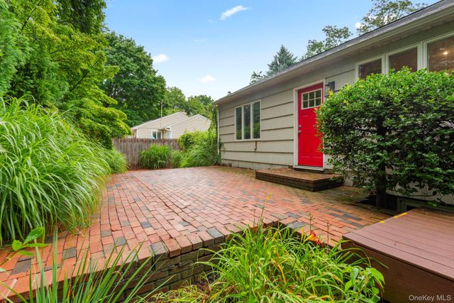 75 Cove Road, Huntington, NY 11743