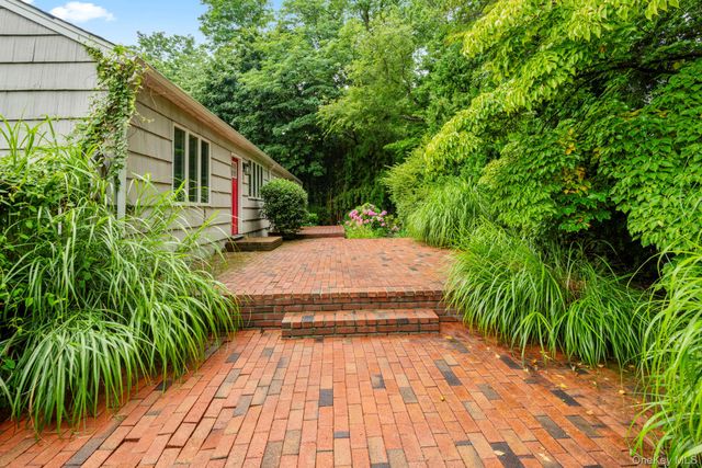 75 Cove Road, Huntington, NY 11743