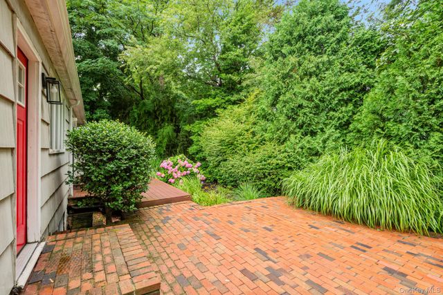 75 Cove Road, Huntington, NY 11743