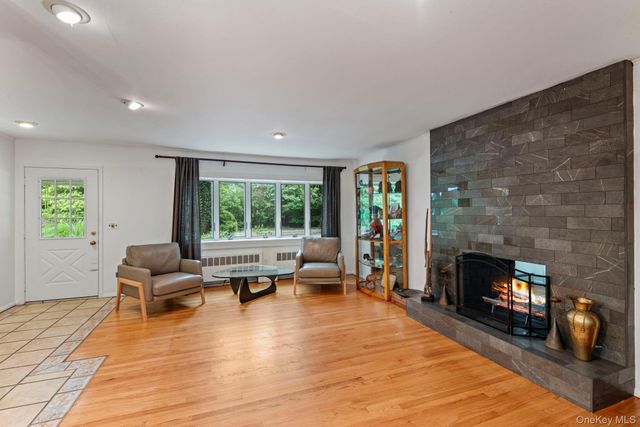 75 Cove Road, Huntington, NY 11743
