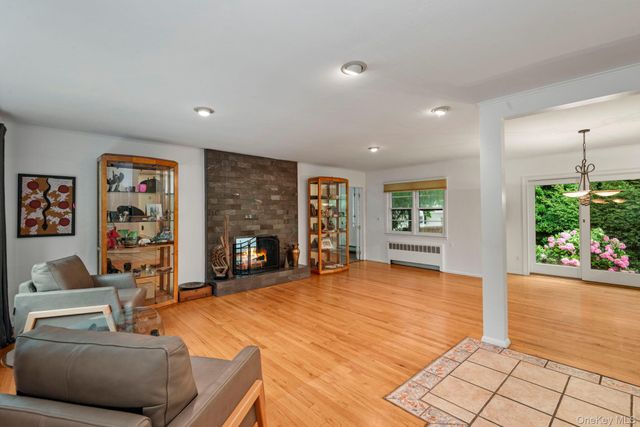 75 Cove Road, Huntington, NY 11743
