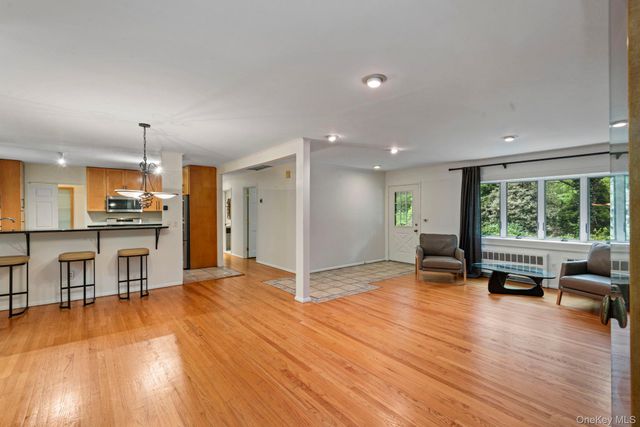 75 Cove Road, Huntington, NY 11743
