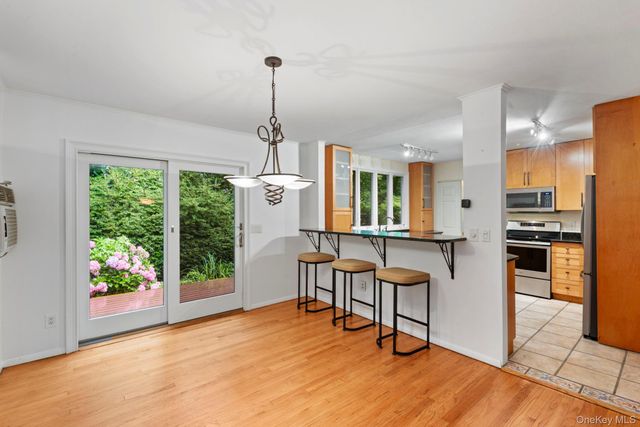 75 Cove Road, Huntington, NY 11743