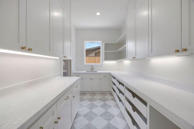 1726 Saxon Drive, Houston, TX 77018