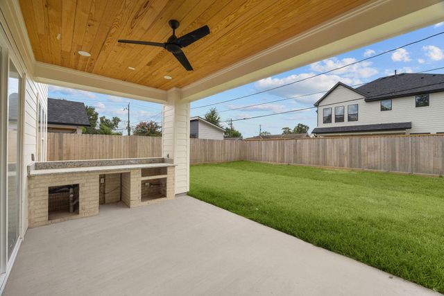 1726 Saxon Drive, Houston, TX 77018