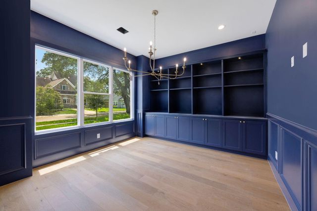 1726 Saxon Drive, Houston, TX 77018