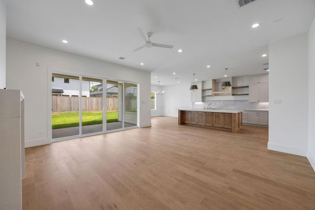 1726 Saxon Drive, Houston, TX 77018