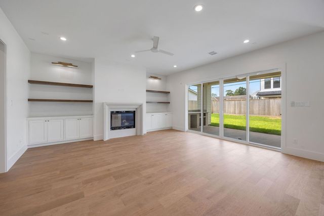 1726 Saxon Drive, Houston, TX 77018