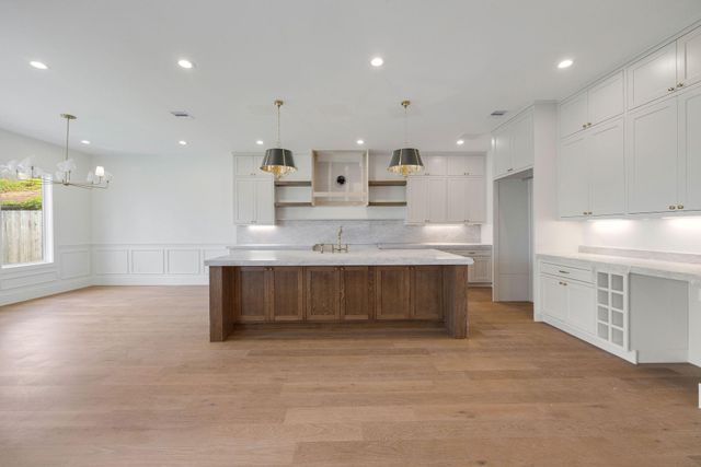 1726 Saxon Drive, Houston, TX 77018