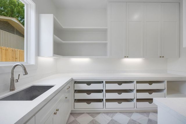 1726 Saxon Drive, Houston, TX 77018