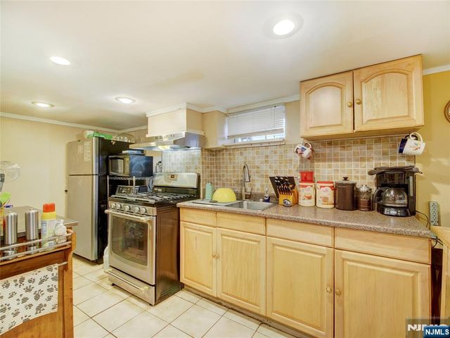 409-411 3rd Avenue, Newark, NJ 07107