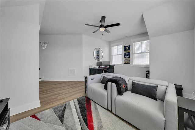 629 Hayes DR, Chesapeake, VA 23320