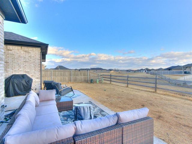 10516 NW 33rd Place, Yukon, OK 73099