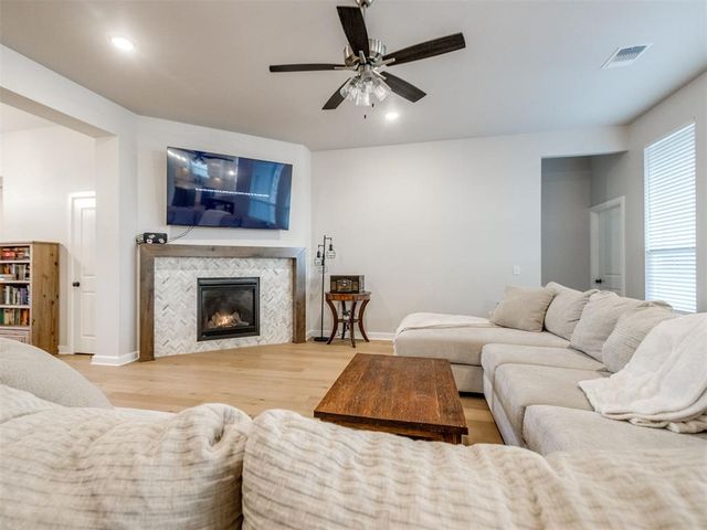 10516 NW 33rd Place, Yukon, OK 73099