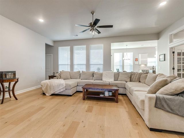 10516 NW 33rd Place, Yukon, OK 73099