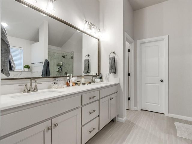 10516 NW 33rd Place, Yukon, OK 73099