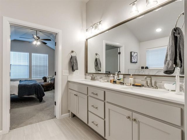 10516 NW 33rd Place, Yukon, OK 73099