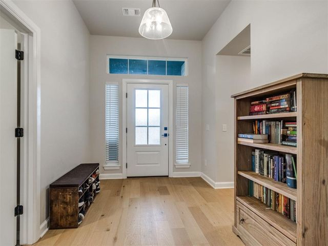 10516 NW 33rd Place, Yukon, OK 73099