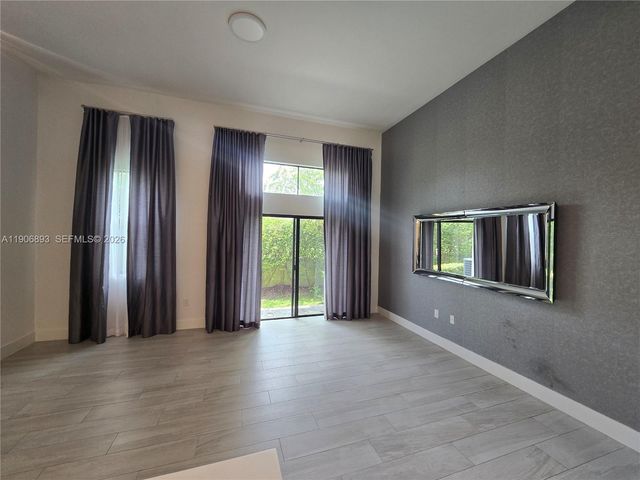 4500 NW 8th Place, Plantation, FL 33317