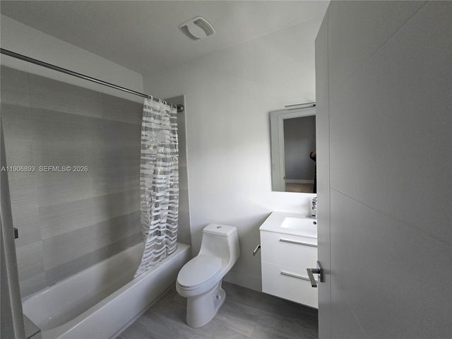 4500 NW 8th Place, Plantation, FL 33317