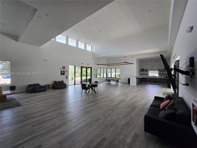 4500 NW 8th Place, Plantation, FL 33317