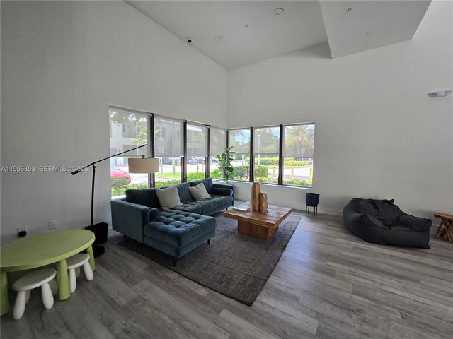 4500 NW 8th Place, Plantation, FL 33317