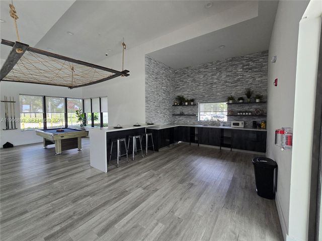 4500 NW 8th Place, Plantation, FL 33317