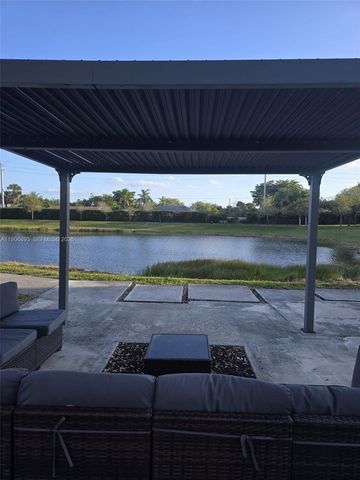 4500 NW 8th Place, Plantation, FL 33317