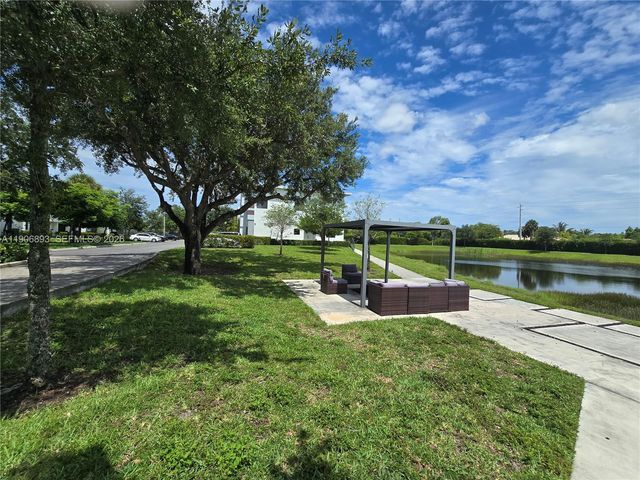 4500 NW 8th Place, Plantation, FL 33317